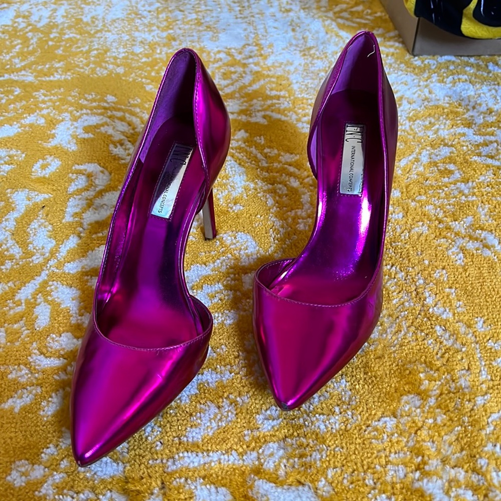 Last chance sale!  INC metallic hot pick pumps
